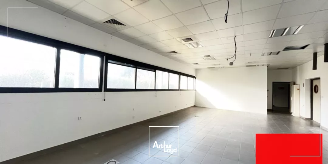 IMMEUBLE INDEPENDANT DE 985 M2 A VENDRE - MUDAISON