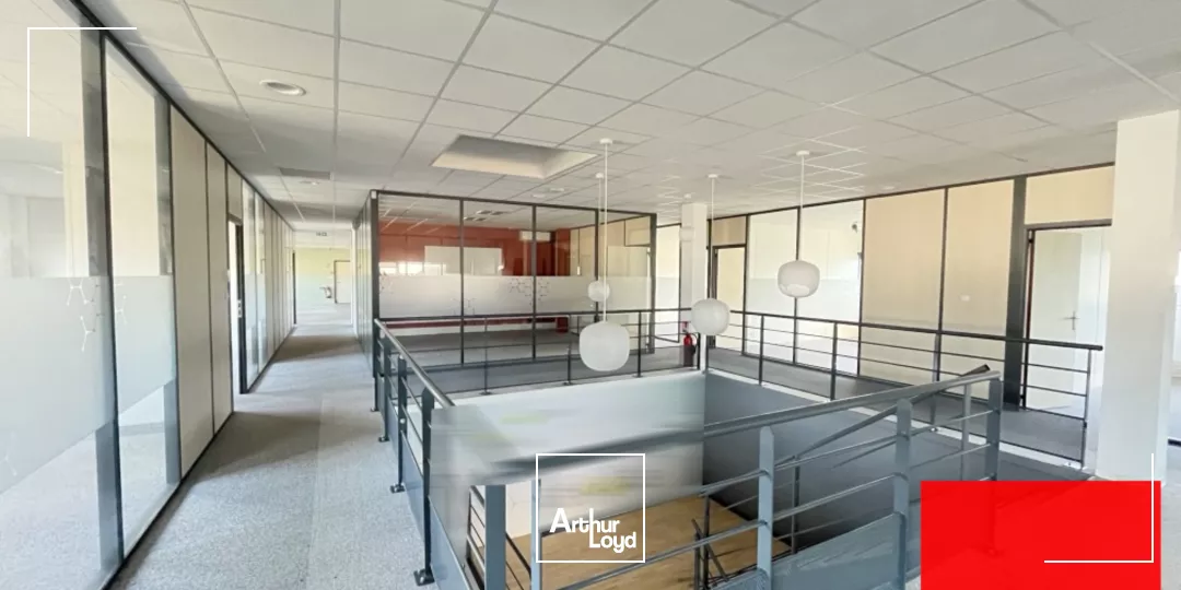 IMMEUBLE INDEPENDANT DE 985 M2 A VENDRE - MUDAISON