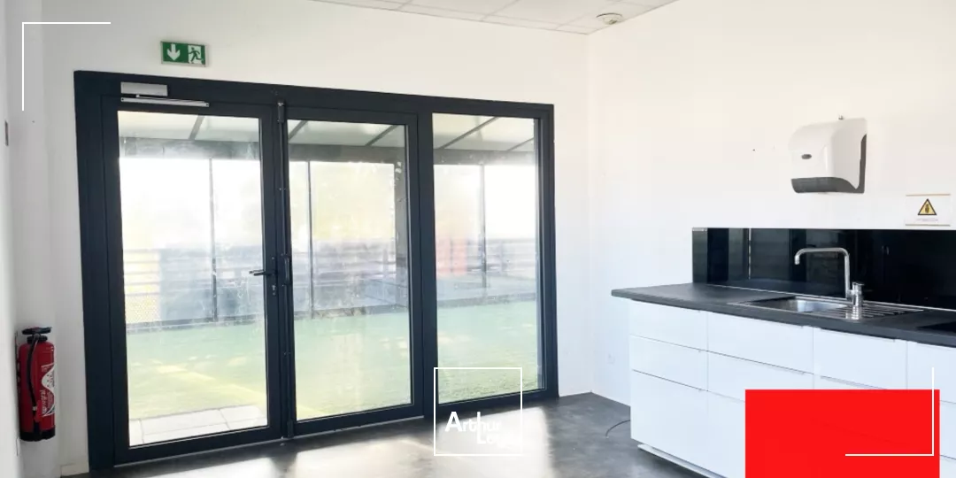 IMMEUBLE INDEPENDANT DE 985 M2 A VENDRE - MUDAISON