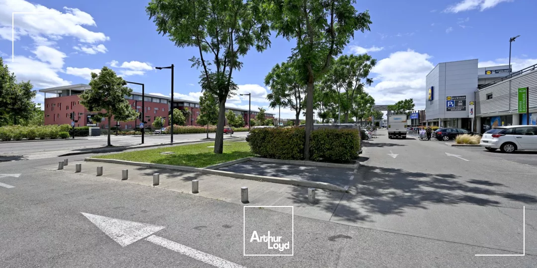 Local commercial de 445 M2 Disponible