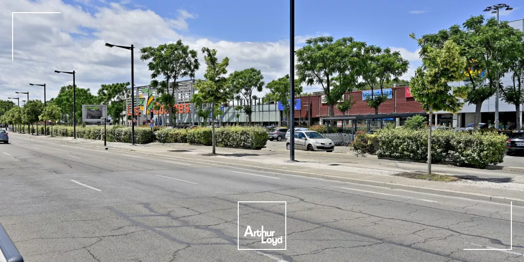 Local commercial de 445 M2 Disponible