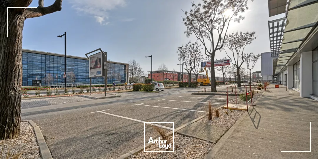 Local commercial de 445 M2 Disponible