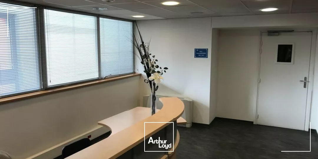 BUREAUX à LOUER de 1697 m²