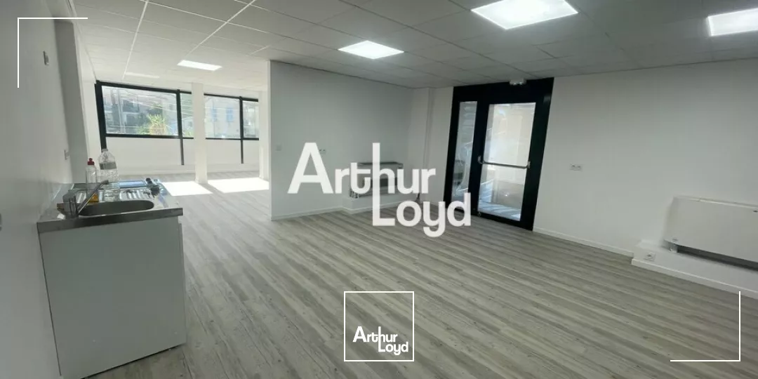 BUREAUX OPEN SPACE A LOUER PROCHE CENTRE COMMERCIAL CAP 3000