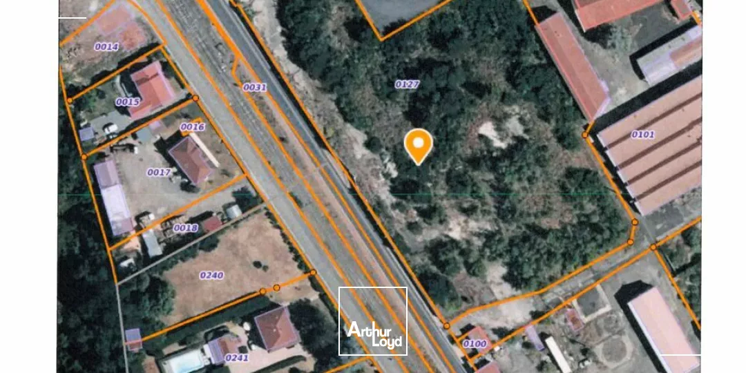 TERRAIN CONSTRUCTIBLE - ZONE INDUSTRIELLE ET ARTISANALE 