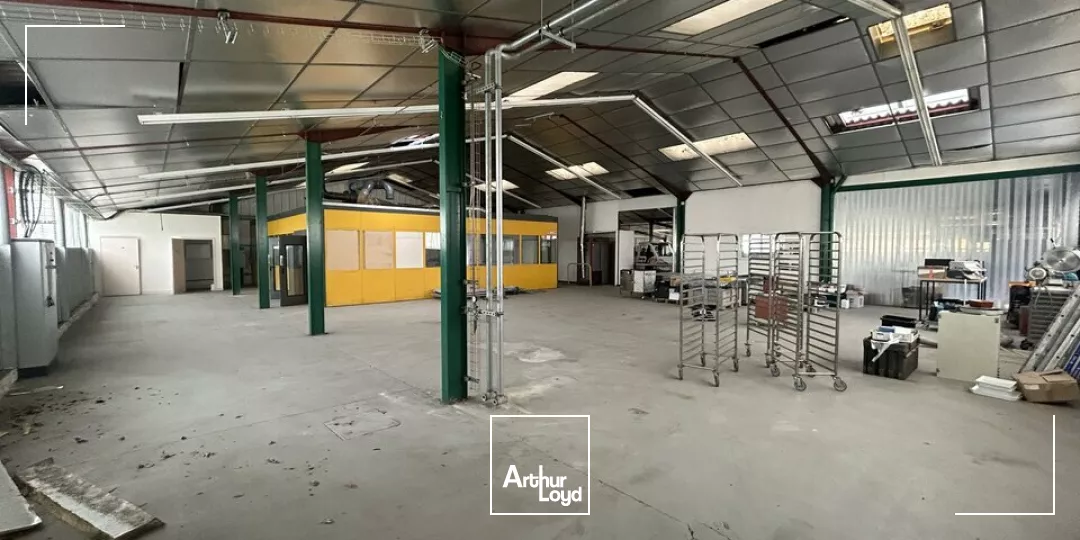 Montluçon, Zone Commerciale et d'Activité, grand entrepôt avec bureau à louer 3050m2 