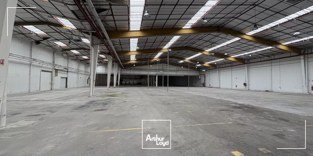 A VENDRE ENTREPÔT 6 669 M2 SECTEUR CLERMONT