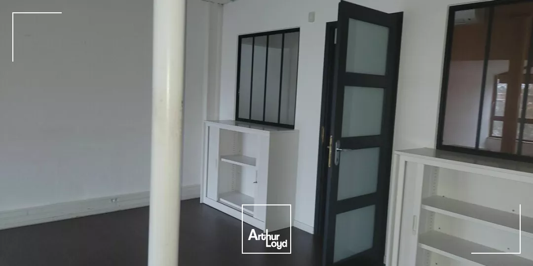 ST PAUL LES DAX, axe passant, Bureaux de 450 m² divisibles