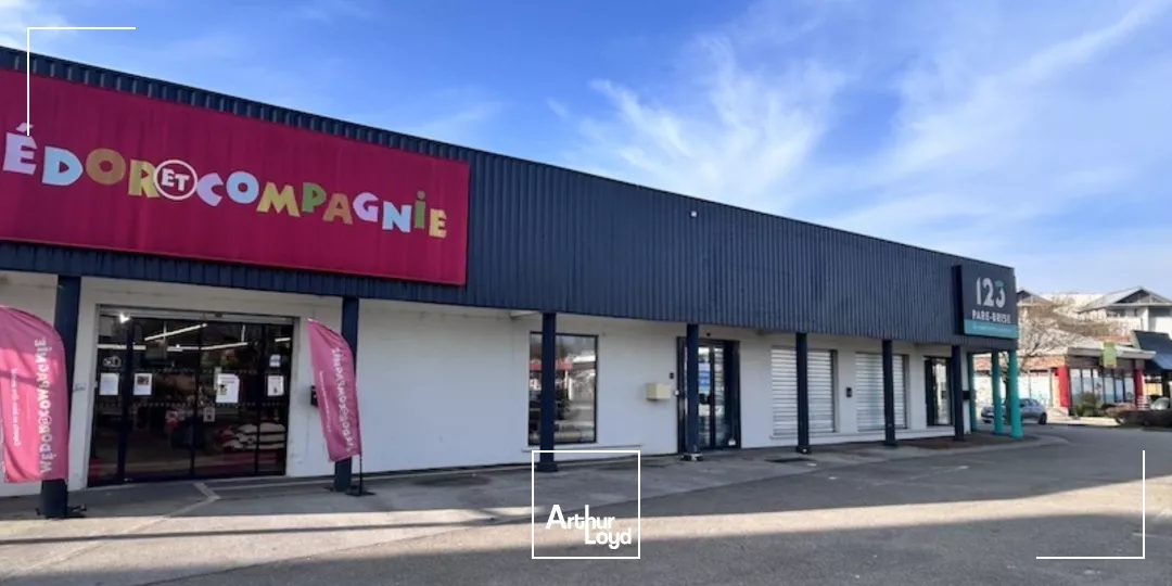 BOURG EN BRESSE - LOCAL COMMERCIAL - FACADE BOULEVARD