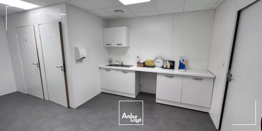 BOURG EN BRESSE - LOCAL COMMERCIAL - FACADE BOULEVARD