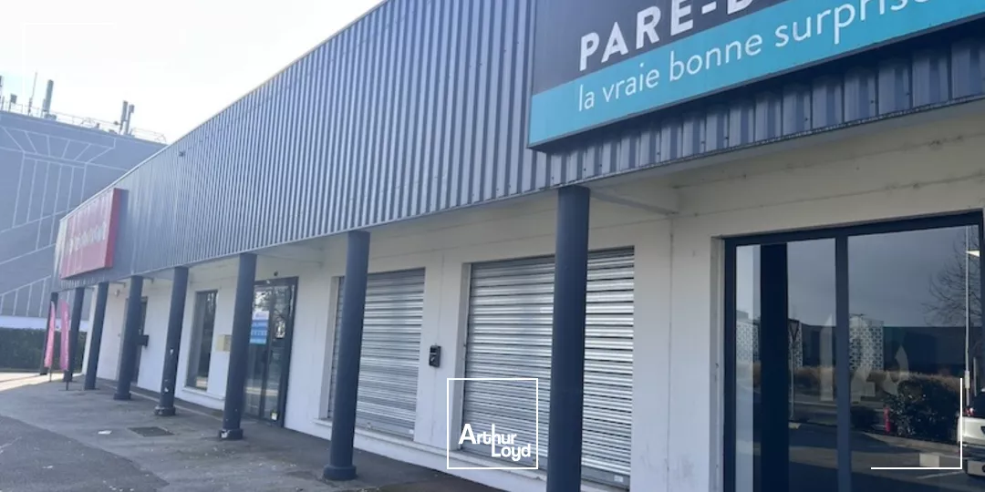 BOURG EN BRESSE - LOCAL COMMERCIAL - FACADE BOULEVARD