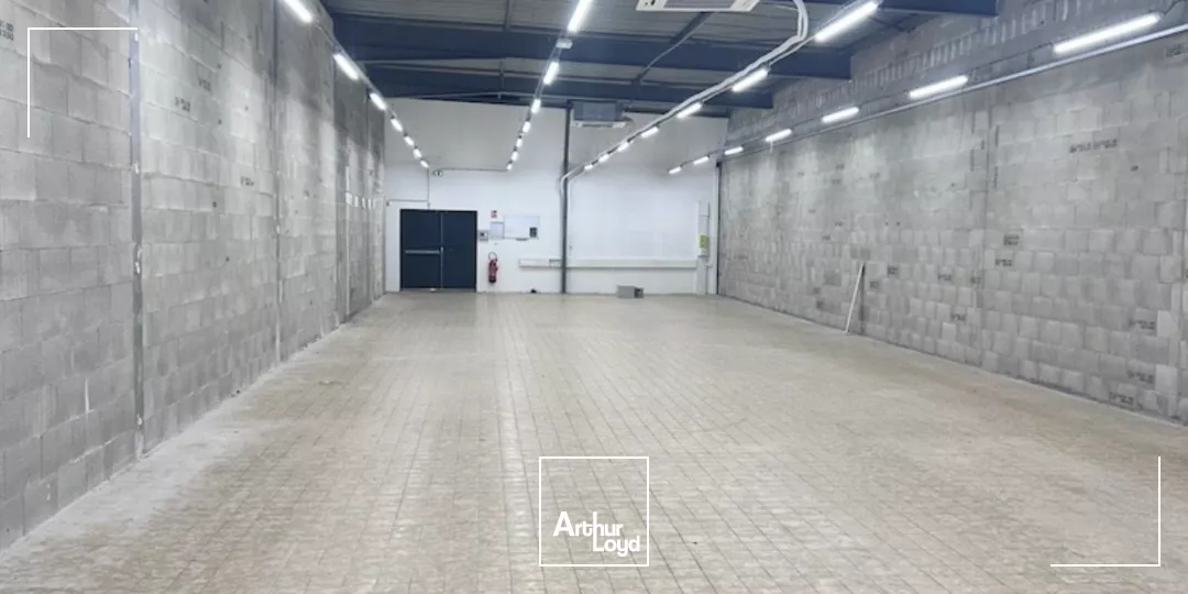 BOURG EN BRESSE - LOCAL COMMERCIAL - FACADE BOULEVARD