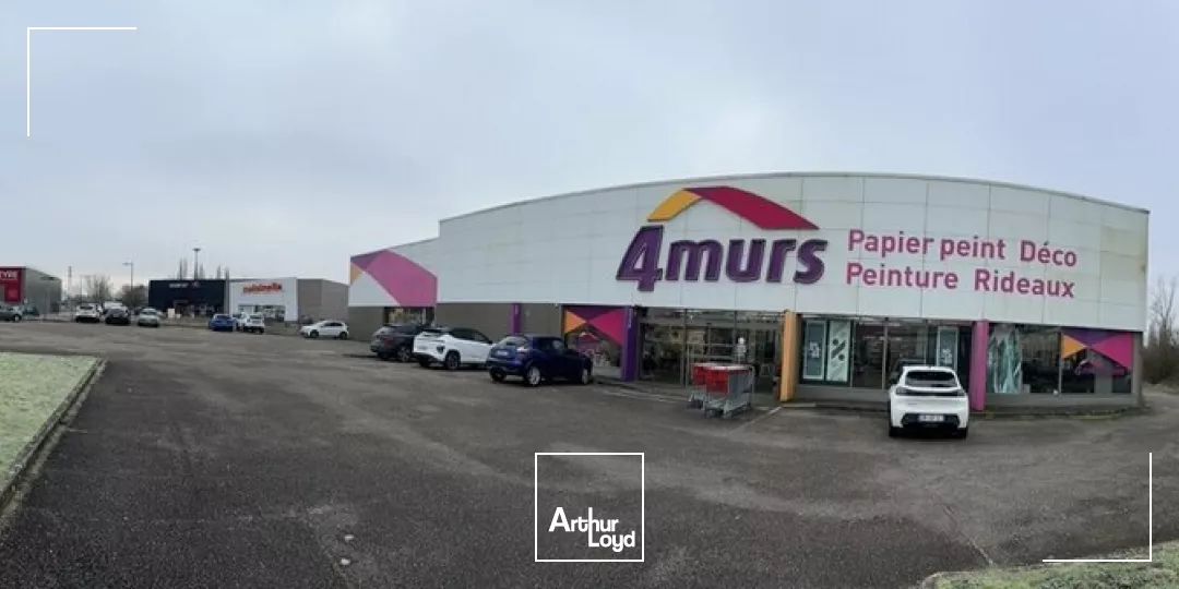LOCAL COMMERCIAL à LOUER de 1350 m²