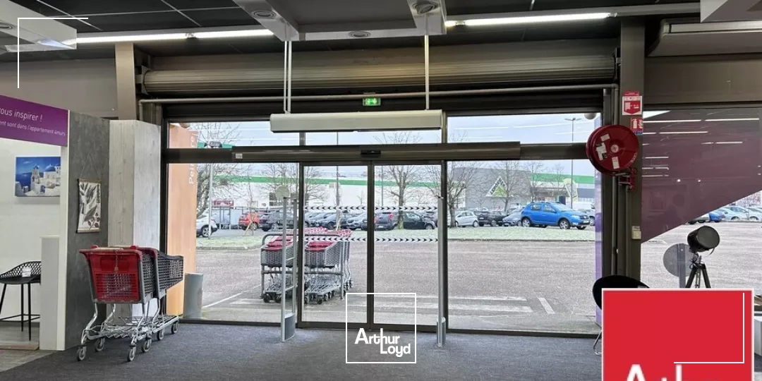 LOCAL COMMERCIAL à LOUER de 1350 m²