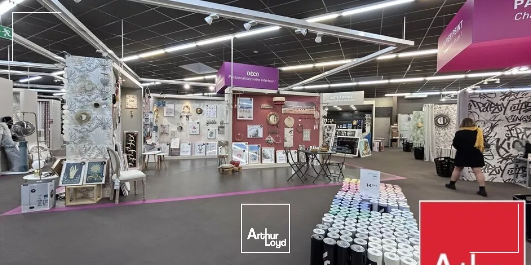 LOCAL COMMERCIAL à LOUER de 1350 m²