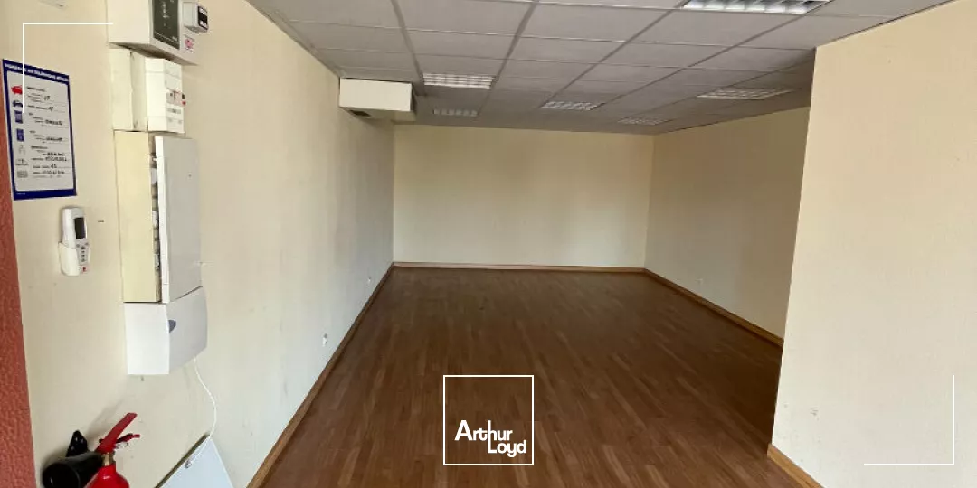 Emplacement N° 1: Local commercial 400 m² Saint-Junien