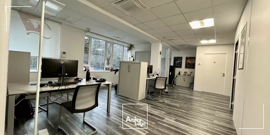 BUREAUX à VENDRE de 196.3 m²