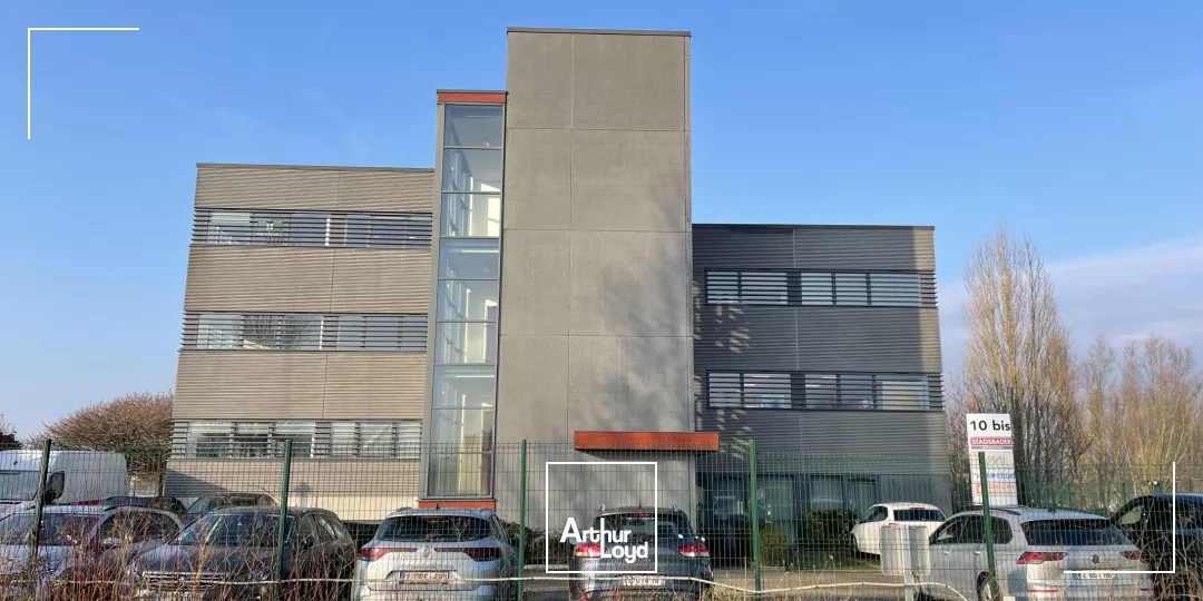 À louer : bureaux lumineux et aménagés - accès direct A1 - prestations haut de gamme
