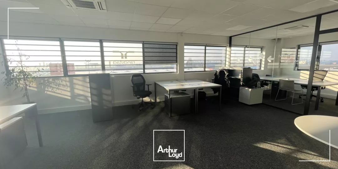 À louer : bureaux lumineux et aménagés - accès direct A1 - prestations haut de gamme