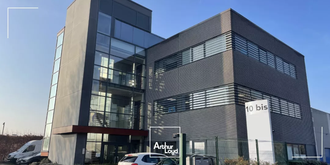 À louer : bureaux lumineux et aménagés - accès direct A1 - prestations haut de gamme