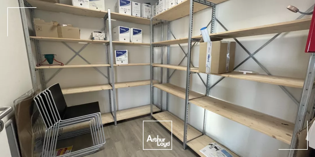 À louer : bureaux lumineux et aménagés - accès direct A1 - prestations haut de gamme