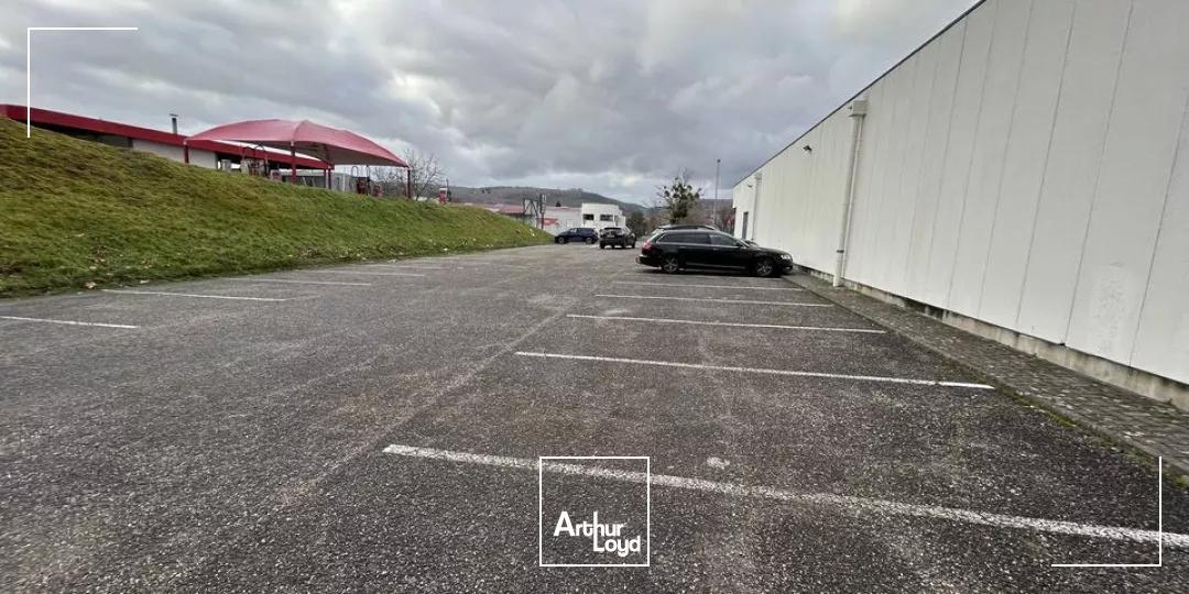 LOCAL COMMERCIAL à LOUER de 800 m²