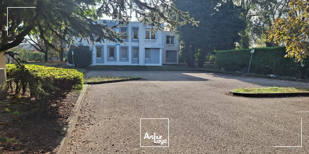 BATIMENT INDEPENDANT BUREAUX A VENDRE ST EGREVE 