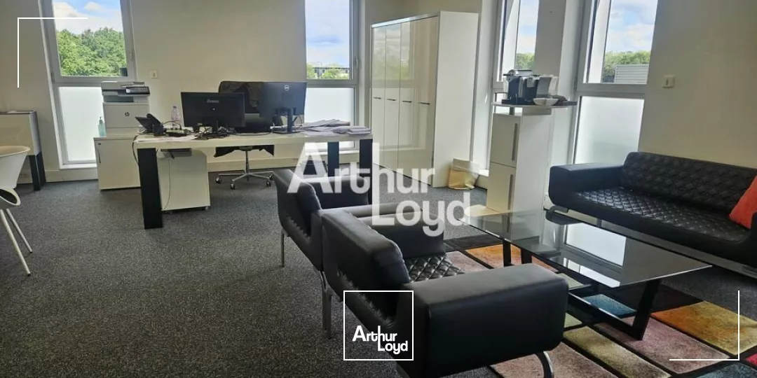 Angers Ouest plateau de bureaux aménagé de 386 m² à louer, division possible 
