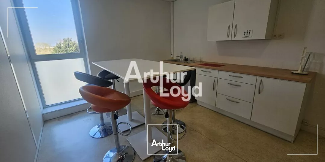 Angers Ouest plateau de bureaux aménagé de 386 m² à louer, division possible 