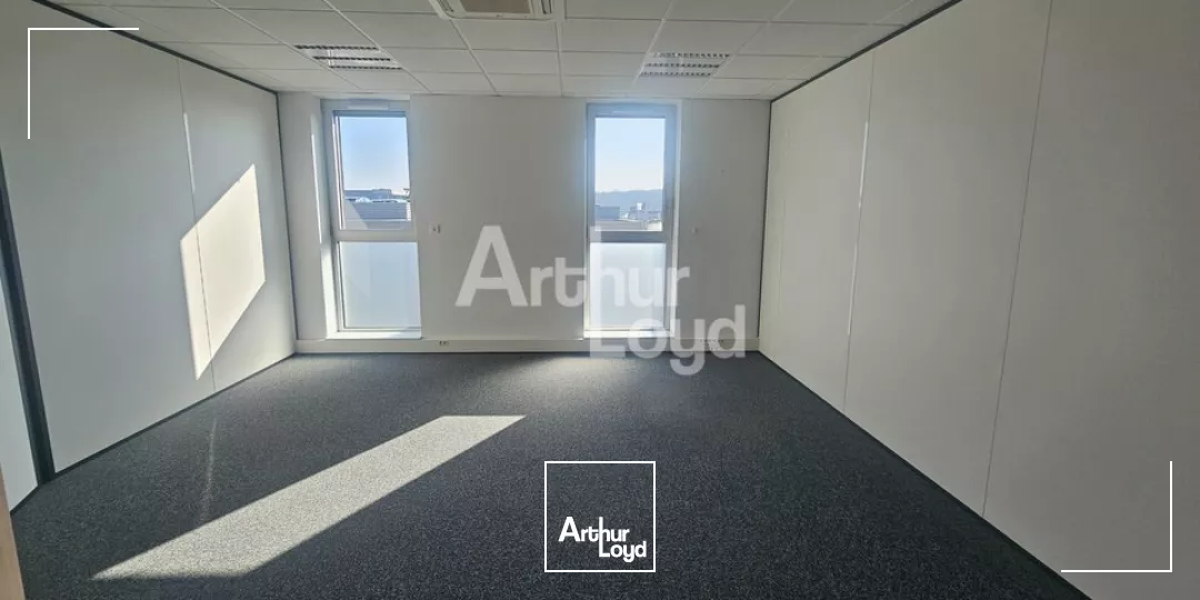 Angers Ouest plateau de bureaux aménagé de 386 m² à louer, division possible 
