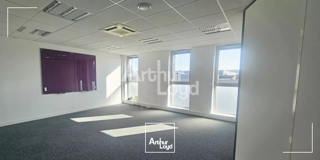Angers Ouest plateau de bureaux aménagé de 386 m² à louer, division possible 