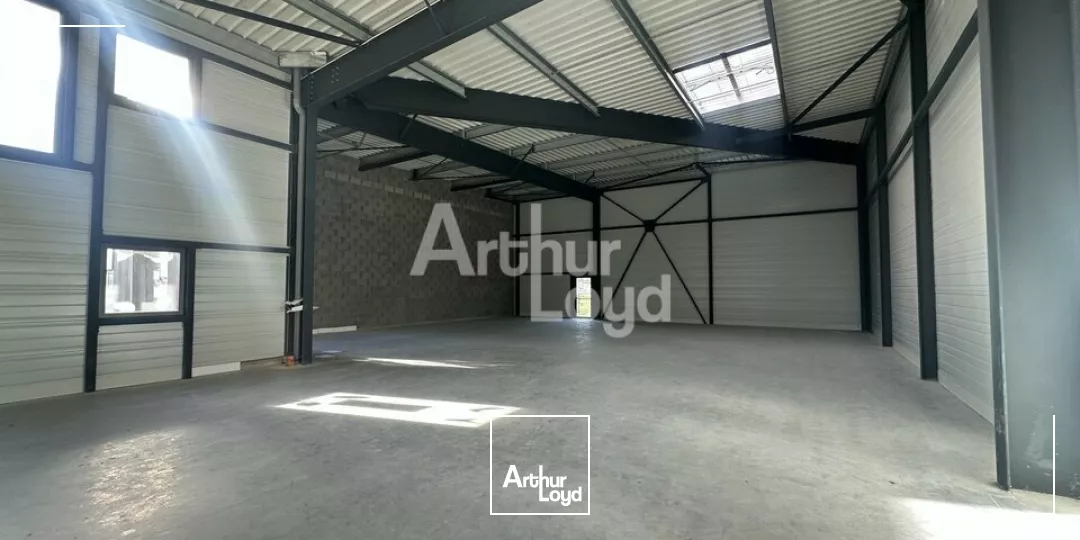 VERN SUR SEICHE - LOCAL D'ACTIVITE A LOUER - 387 M²