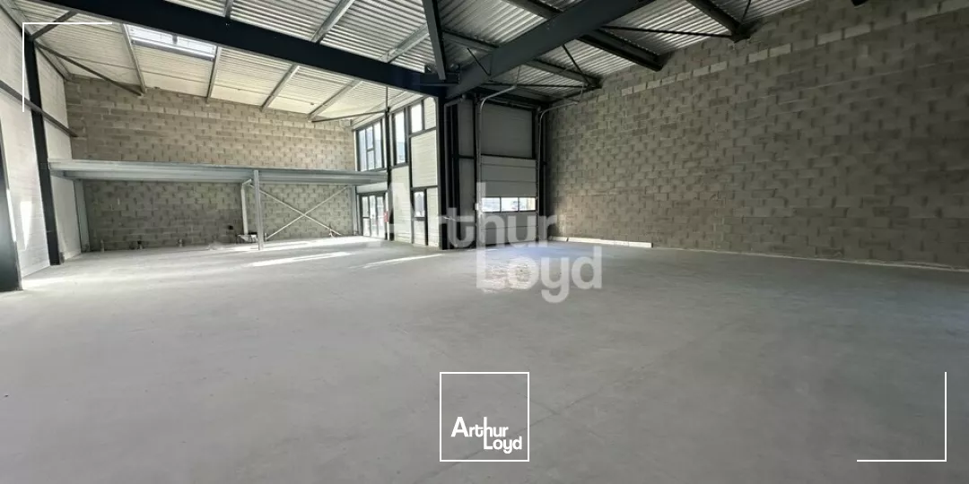 VERN SUR SEICHE - LOCAL D'ACTIVITE A LOUER - 387 M²