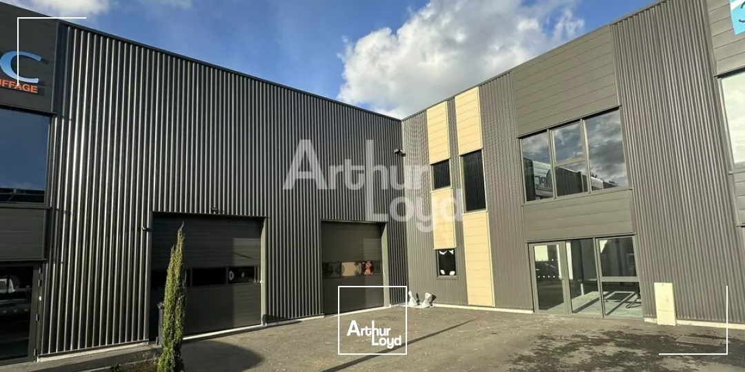 VERN SUR SEICHE - LOCAL D'ACTIVITE A LOUER - 387 M²