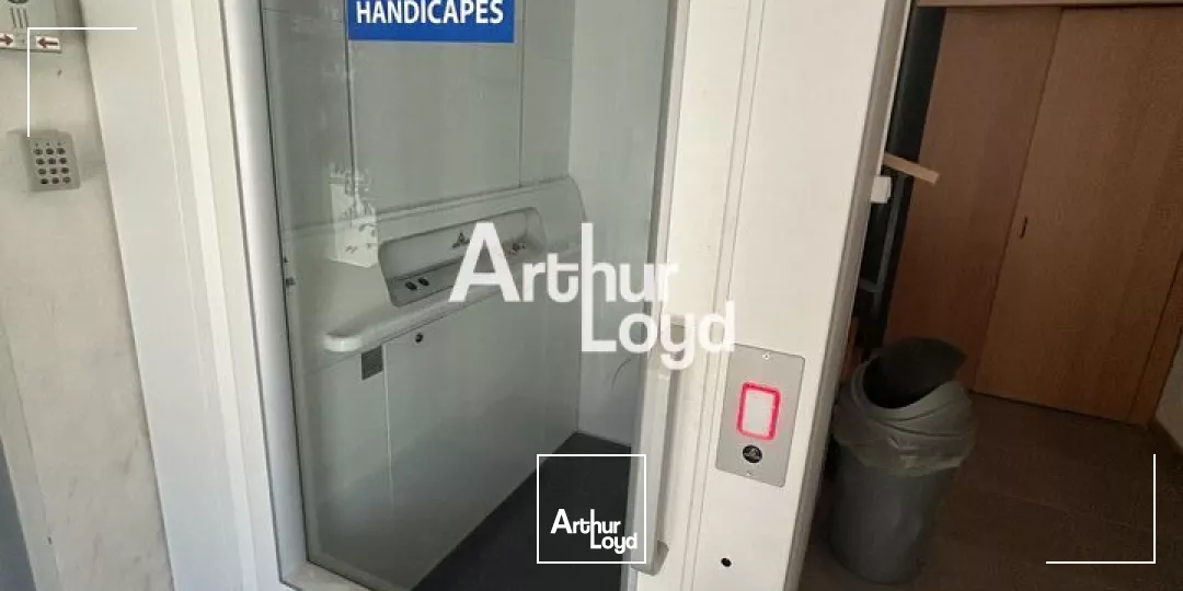 Bureaux à louer 175 m² divisibles dès 75 m² - Fréjus