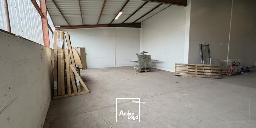 A LOUER CELLULE D'ACTIVITÉ DE 85 SECTEUR CLERMONT