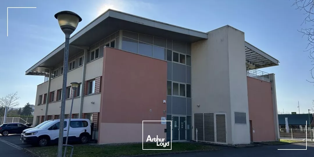 BUREAUX à LOUER de 879 m²