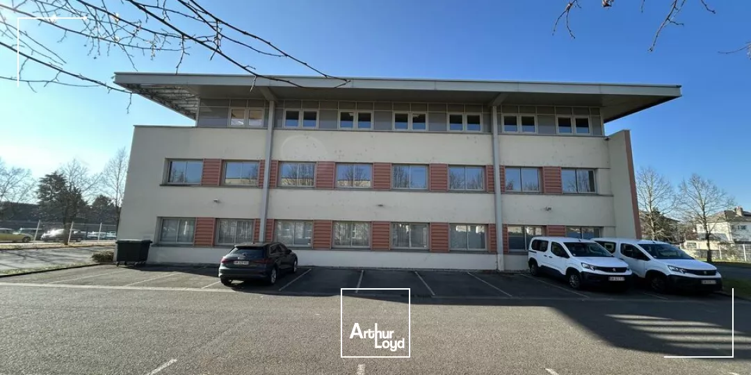 BUREAUX à LOUER de 879 m²