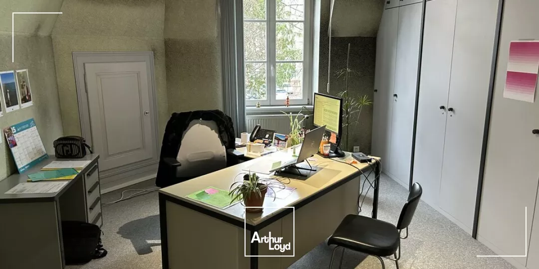 BUREAUX à VENDRE de 260 m²