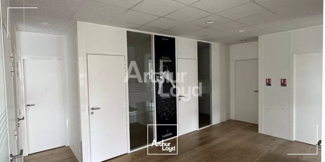 Bureaux neufs de 75m² avec une belle visibilité sur axe passant - VITRE