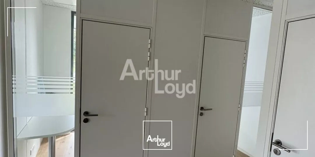 Bureaux neufs de 75m² avec une belle visibilité sur axe passant - VITRE