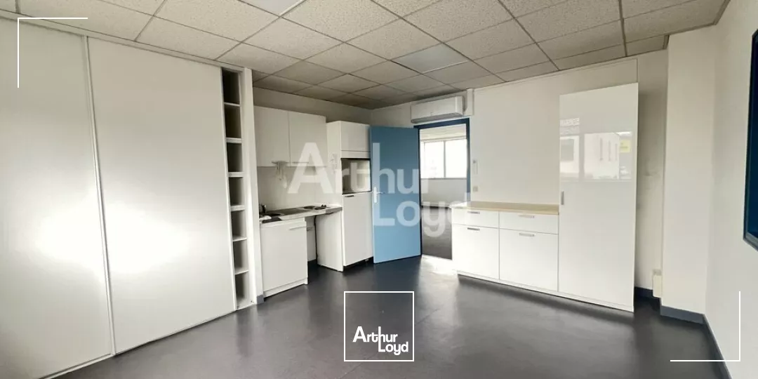 CESSON SEVIGNE - BUREAUX A LOUER - 177 M²