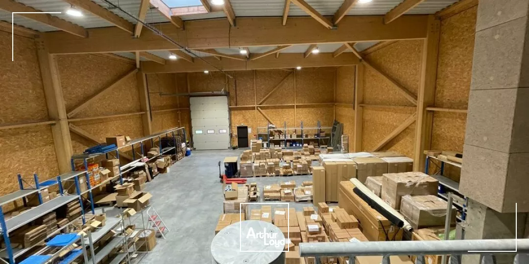 A LOUER - LOCAL D'ACTIVITE DE 206M² - LANDERONDE