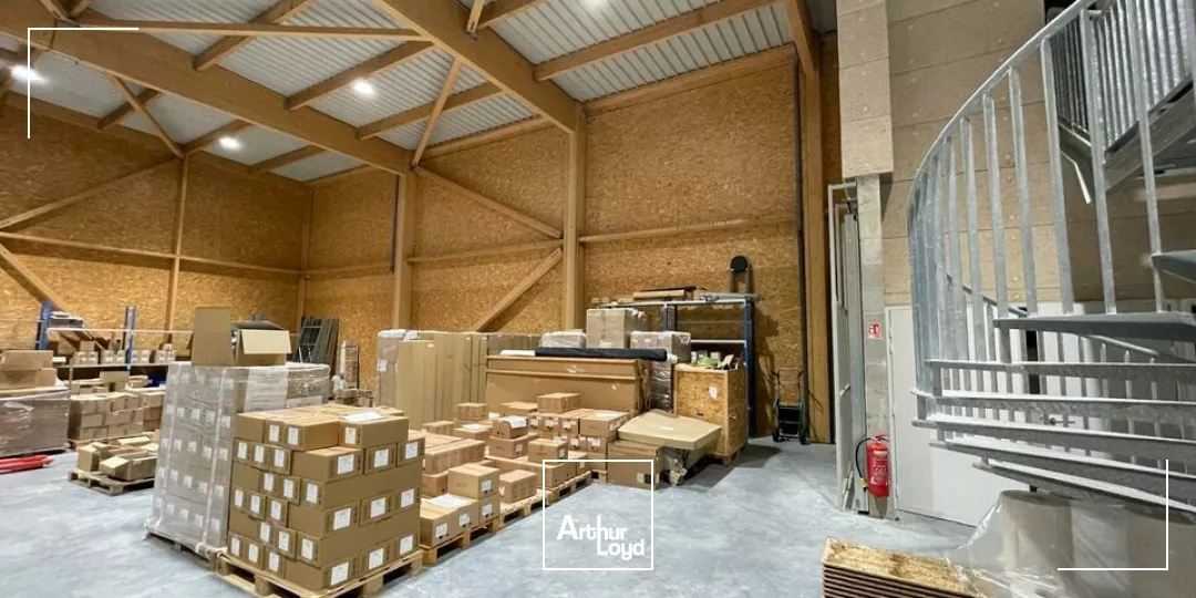 A LOUER - LOCAL D'ACTIVITE DE 206M² - LANDERONDE