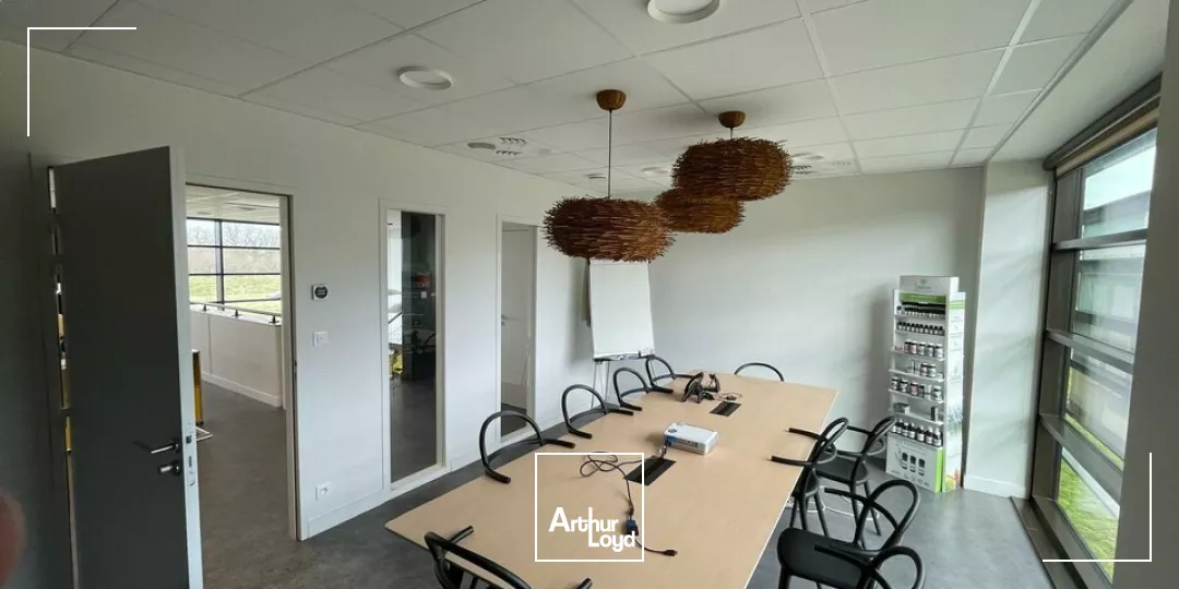 A LOUER - LOCAL D'ACTIVITE DE 206M² - LANDERONDE