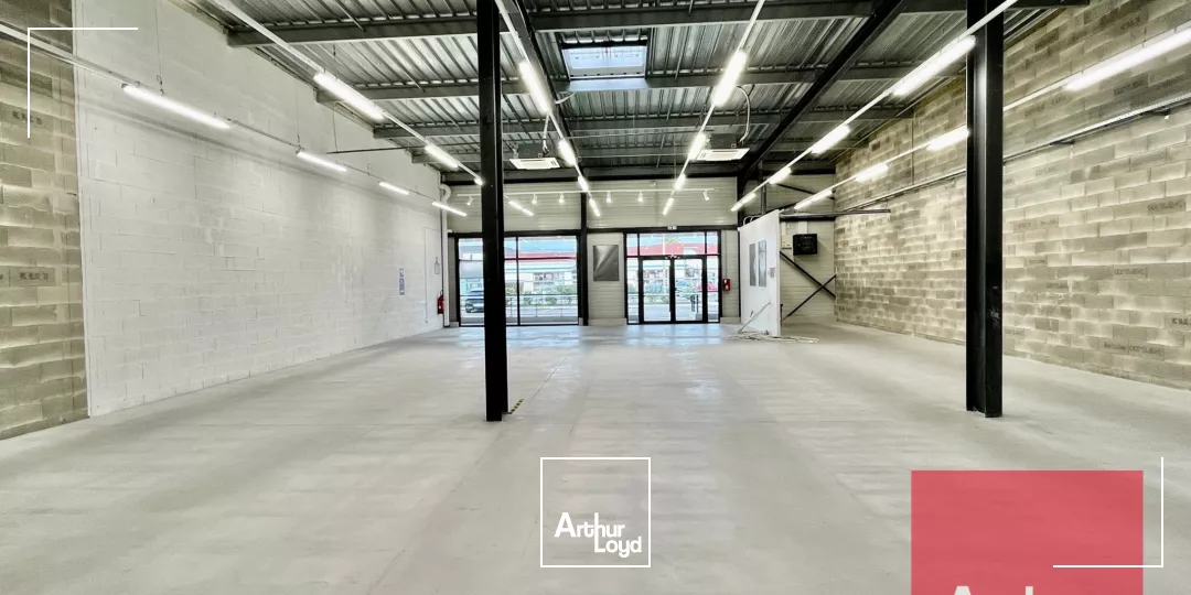 Local commercial 310 m² à louer - Excellente visibilité - Zone commerciale Lunel