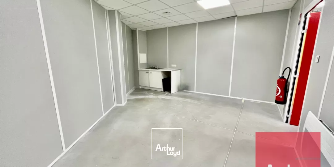 Local commercial 310 m² à louer - Excellente visibilité - Zone commerciale Lunel