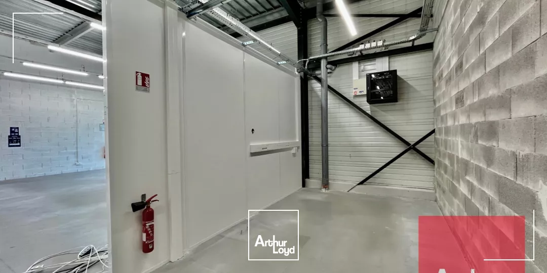 Local commercial 310 m² à louer - Excellente visibilité - Zone commerciale Lunel