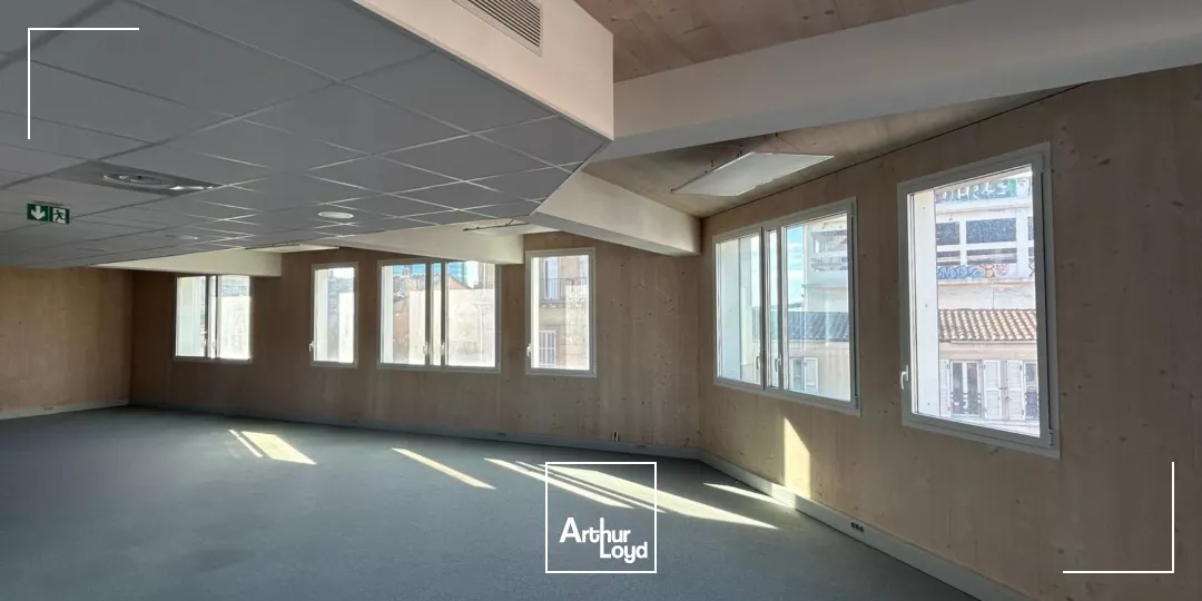 Bureaux à louer - proximité immédiate Euromediterranée et autoroutes - 13015 Marseille