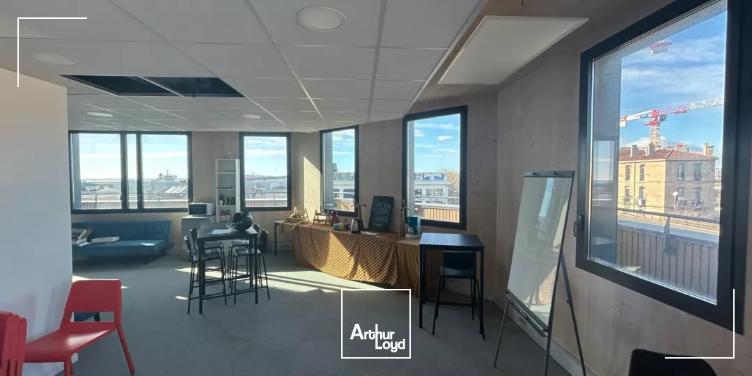 Bureaux à louer - proximité immédiate Euromediterranée et autoroutes - 13015 Marseille